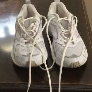 Women’s white Reebok athletic shoes 9.5
